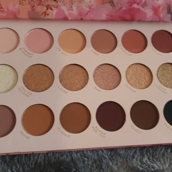LUNAR BEAUTY NUDE PRISM EYESHADOW PALETTE $55 - Picture 6 of 13
